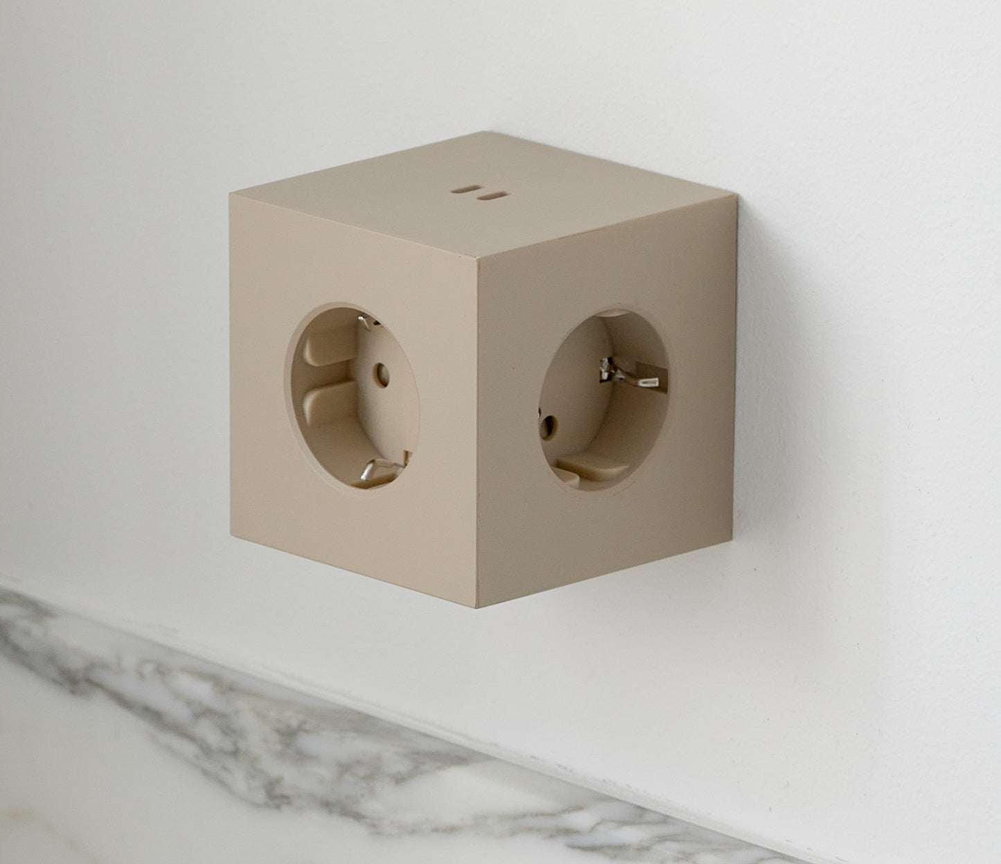 AVolt - Design Socket extender & USB C Charger