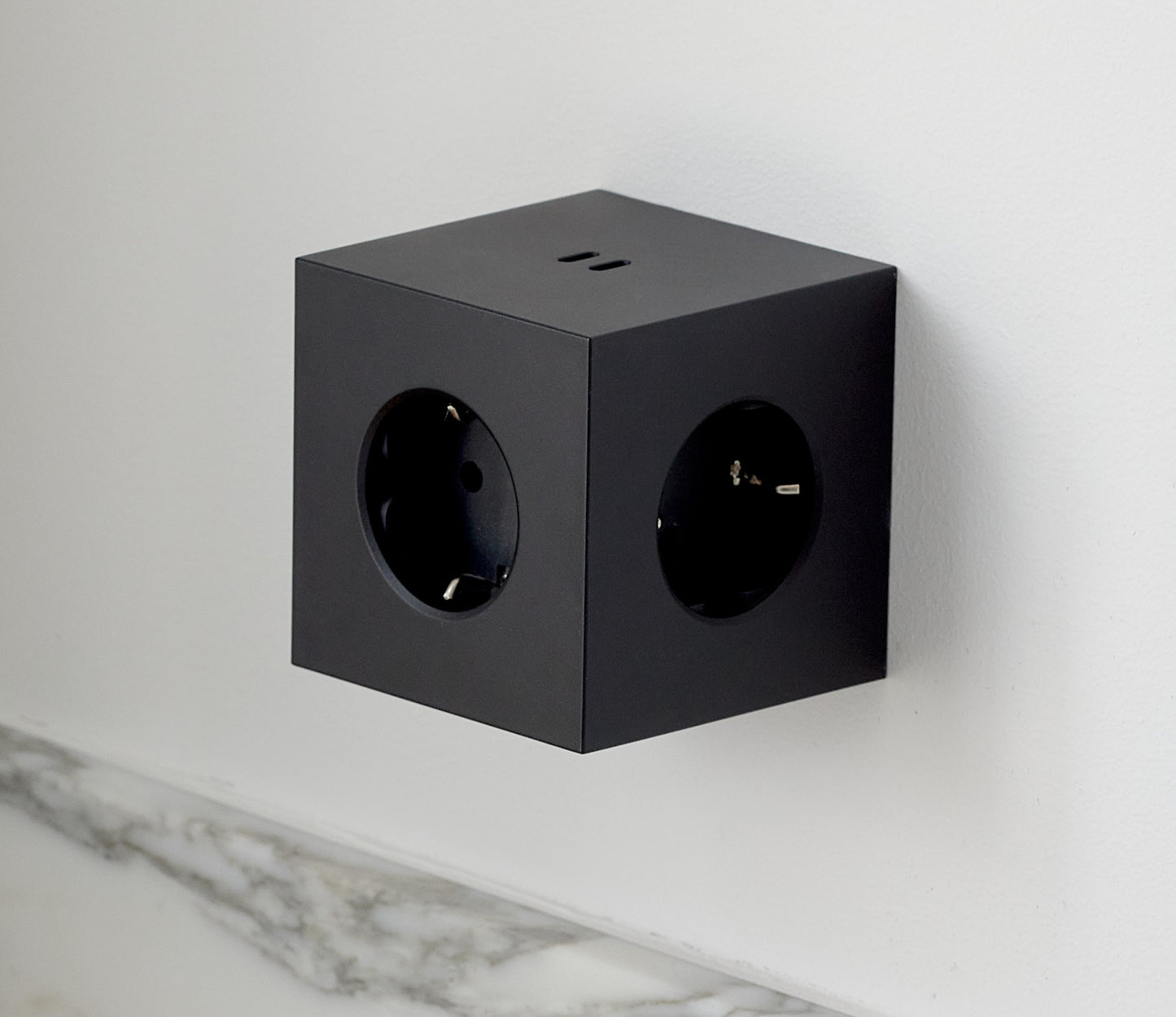 AVolt - Design Socket extender & USB C Charger