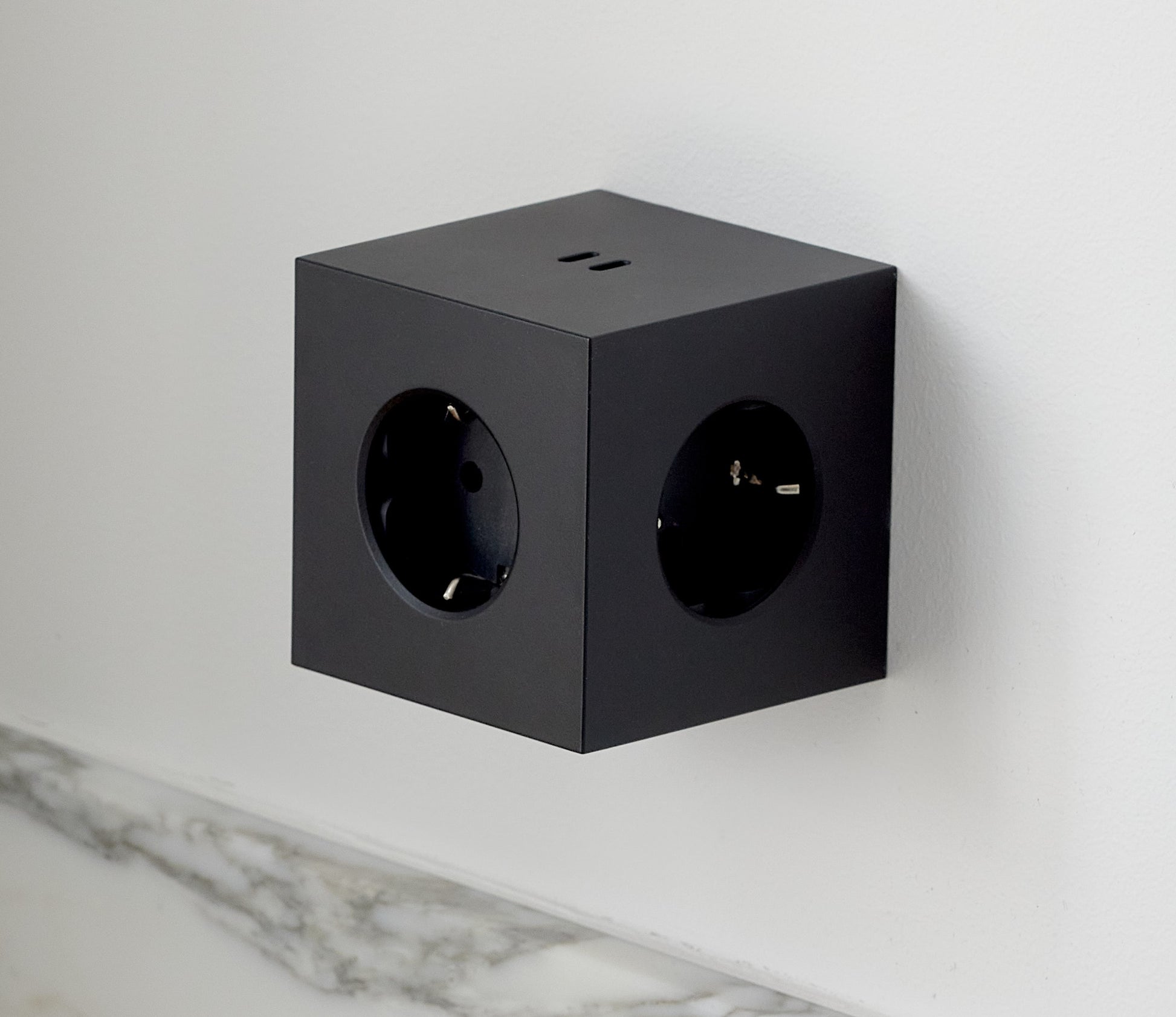 AVolt - Design Socket extender & USB C Charger